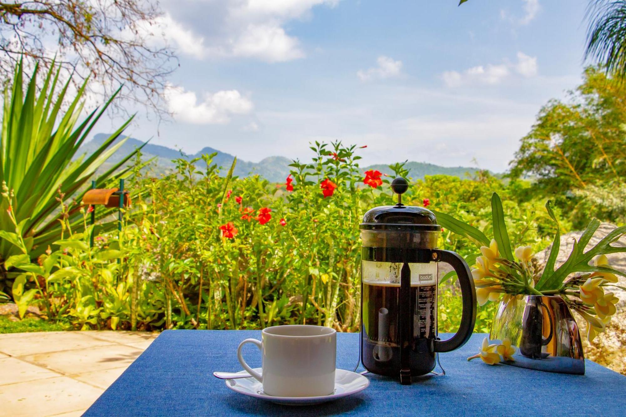 Bougainvillea Retreat 캔디 외부 사진